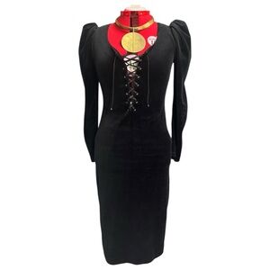 La femme en noir black wiggle dress